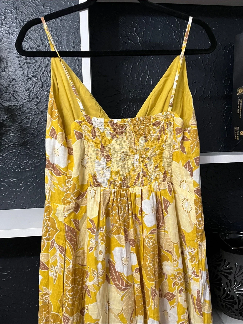 Abercrombie & Fitch lightweight yellow
